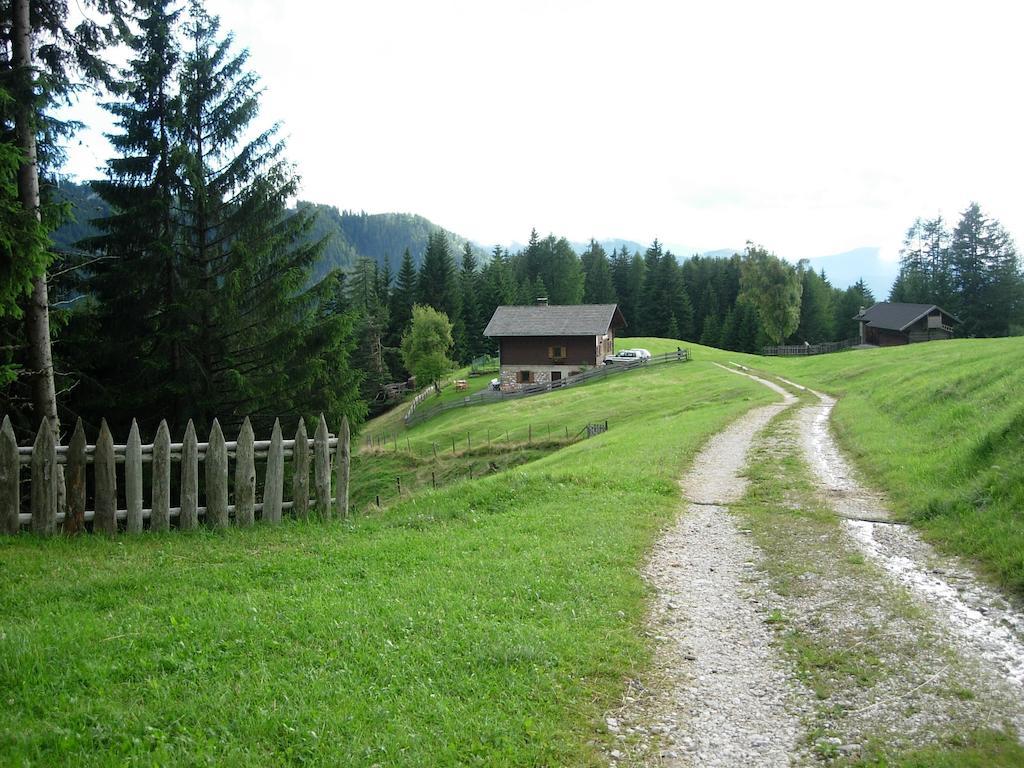 Berghuette Plafoetschalm Apartment Тирес Екстериор снимка